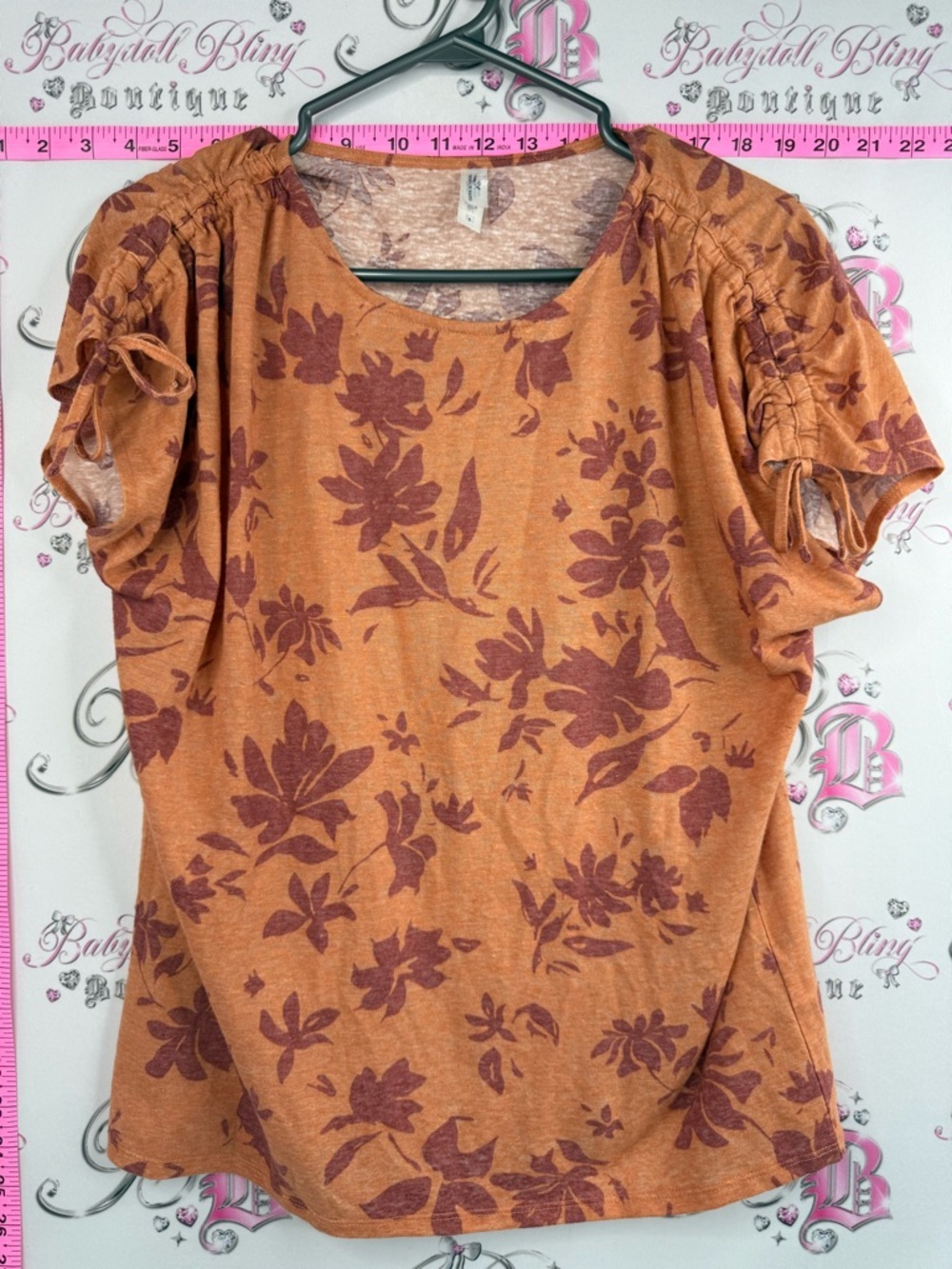 Denver Hayes T-shirt flowers cinch sleeves Rust Orange Floral Short Sleeve Top